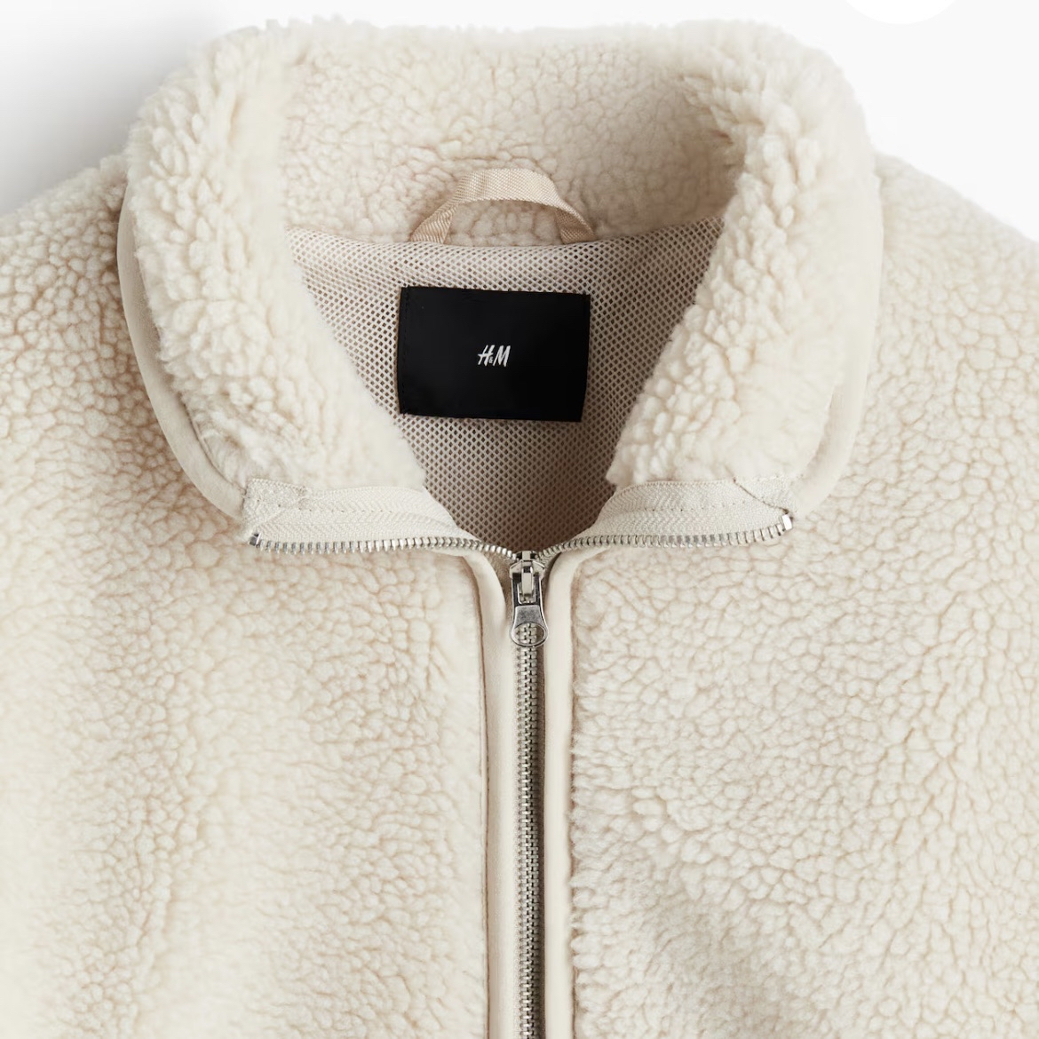 Veste en polaire blanche – Légèreté et polyvalence