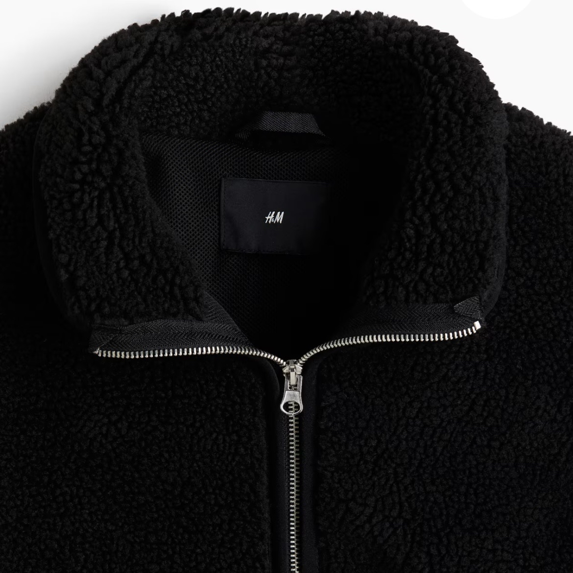 Veste en polaire noire – Élégance et chaleur urbaine