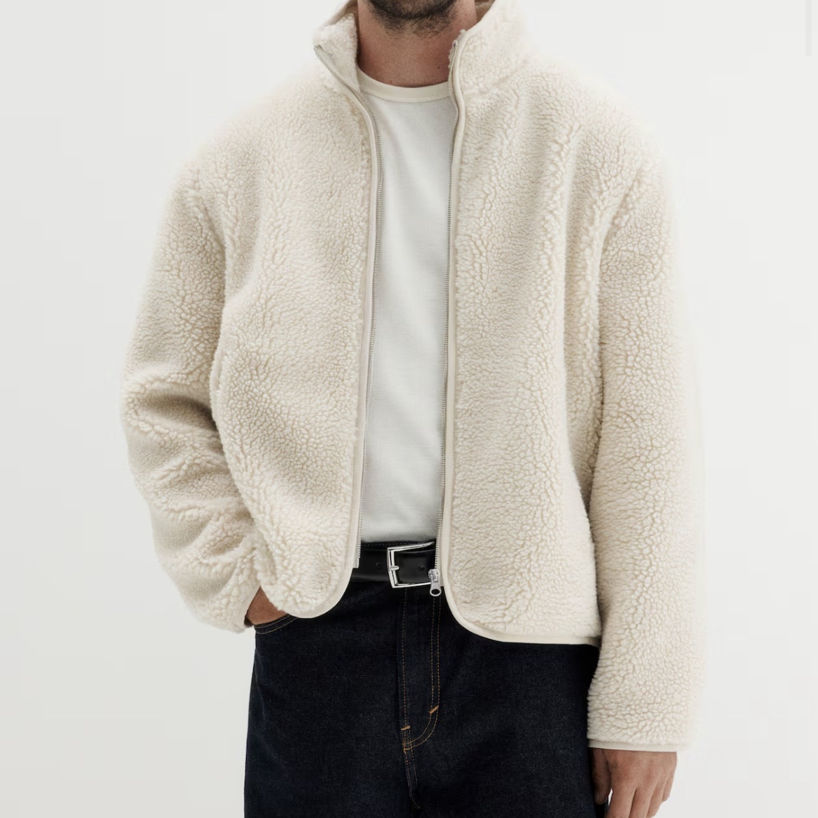 Veste en polaire blanche – Légèreté et polyvalence